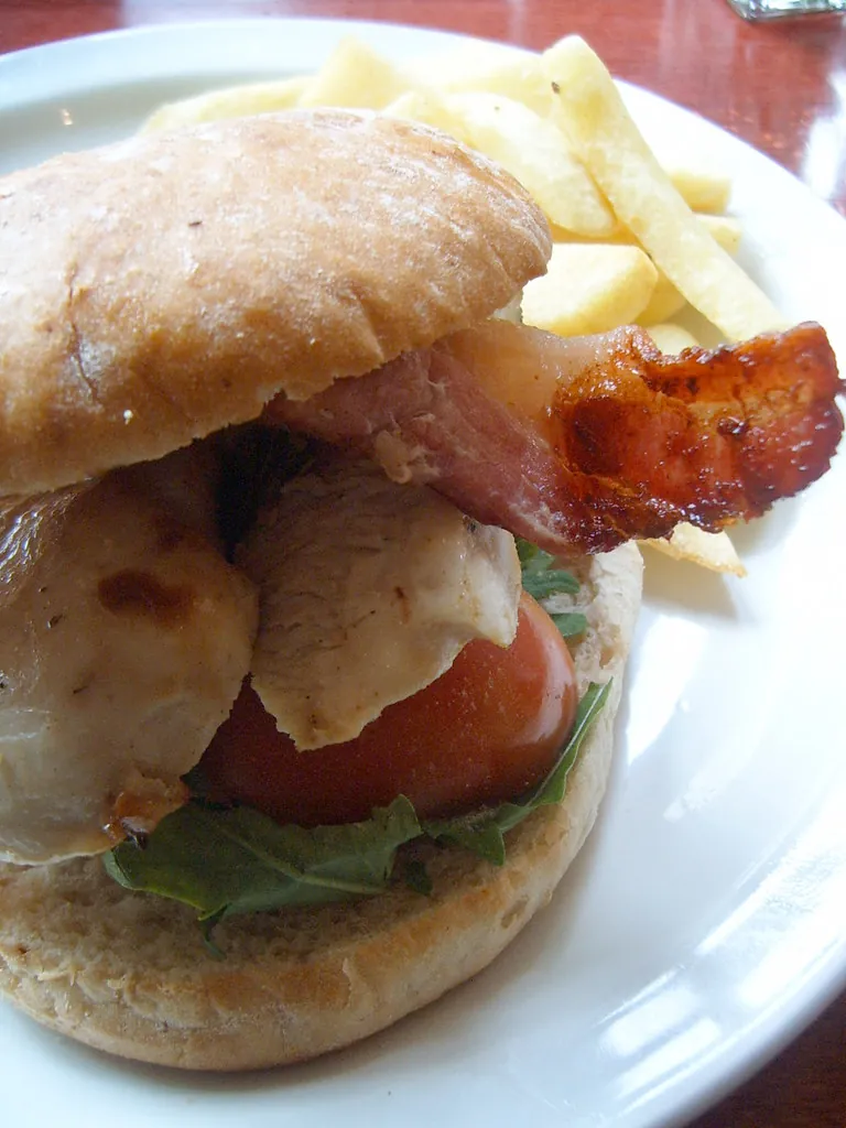 Sándwich de pollo rostizado